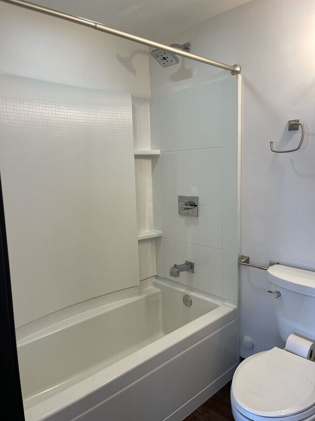 Foto del edificio - 2110 NE 65th St
