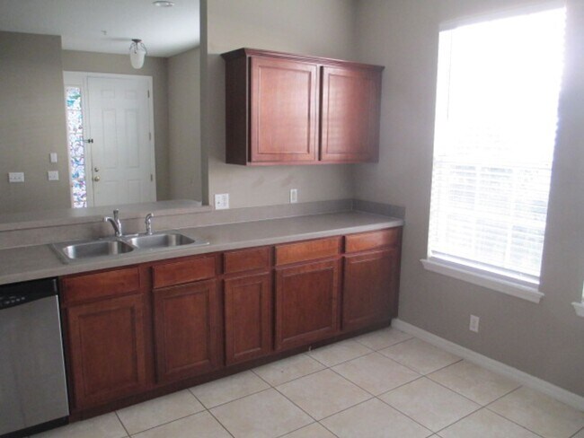 Building Photo - 3 Bed 2.5 Bath for rent in Harmony