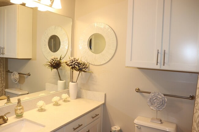 Building Photo - Laurelwood Apartment Homes