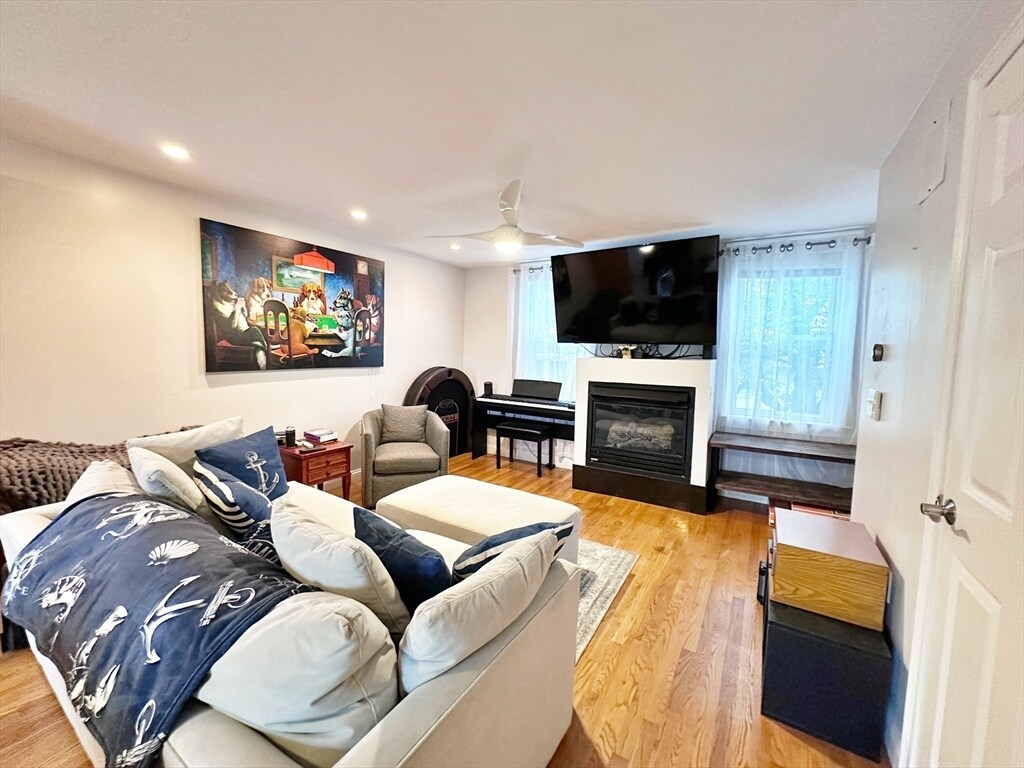 Primary Photo - 364 Sumner St