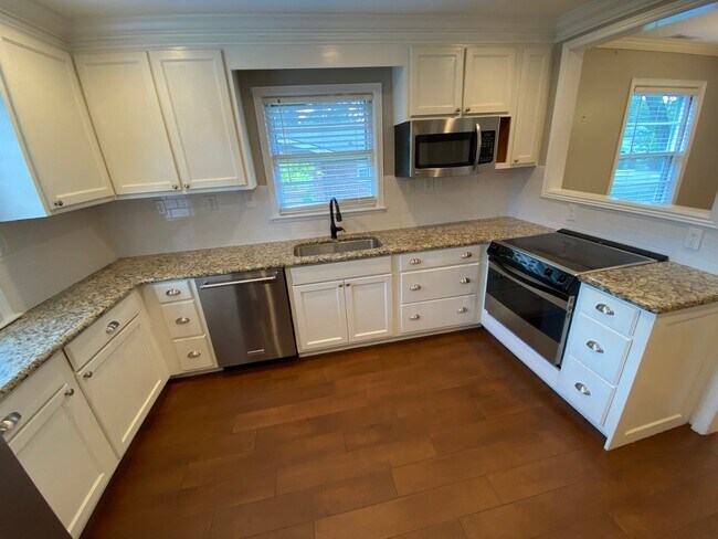 Foto del edificio - Amazing Brick 3 bedroom 2 bathroom rental ...