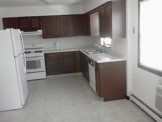 Kitchen - 10115 Devon Ct