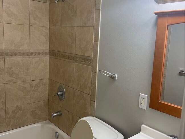 Building Photo - 3500 Kings Dr