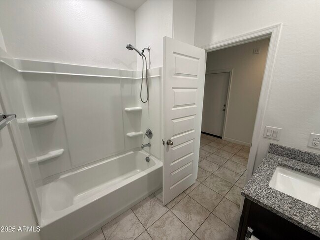 Foto del edificio - 10301 S Peralta Dr