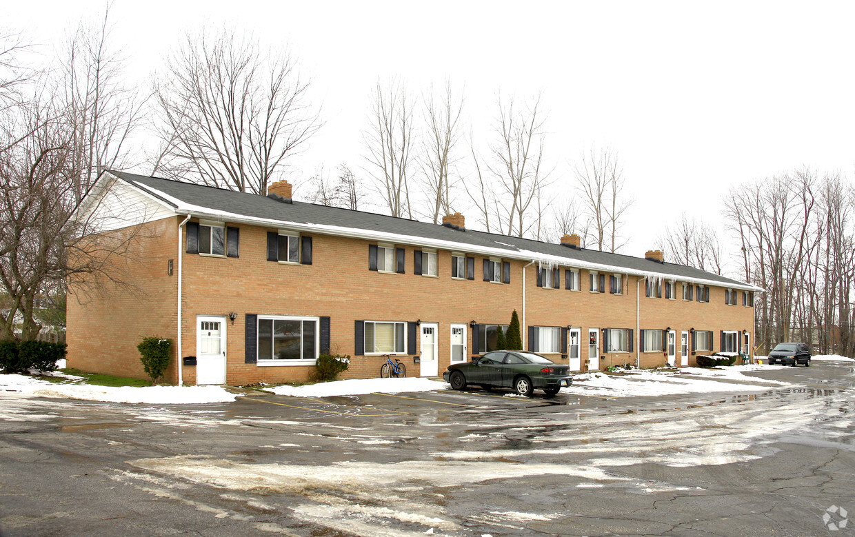 Primary Photo - Hartstown Village Apartments