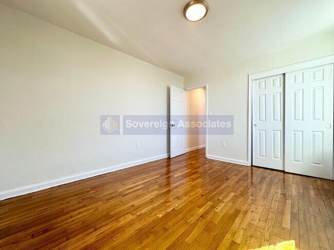 Building Photo - 2940 East 196