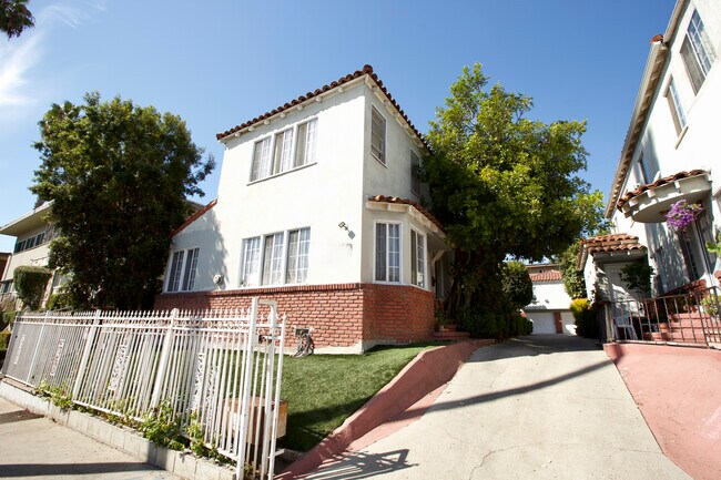 Building Photo - 337 S Mariposa Ave