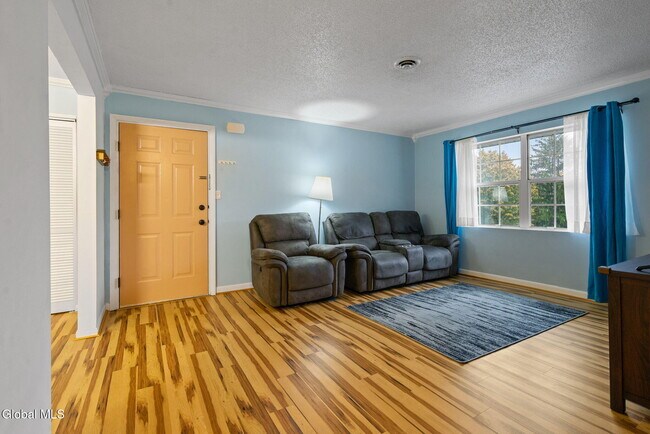 Foto del edificio - 25A Pine Ln