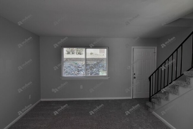 Building Photo - Fully Renovated 2 bedroom unit!!!