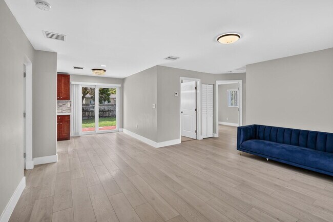 Foto del edificio - 6281 NW 14th Ct