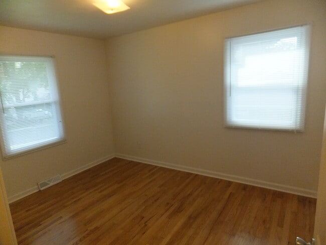 Sala de estar - 2323 E Bearfield Subdivision