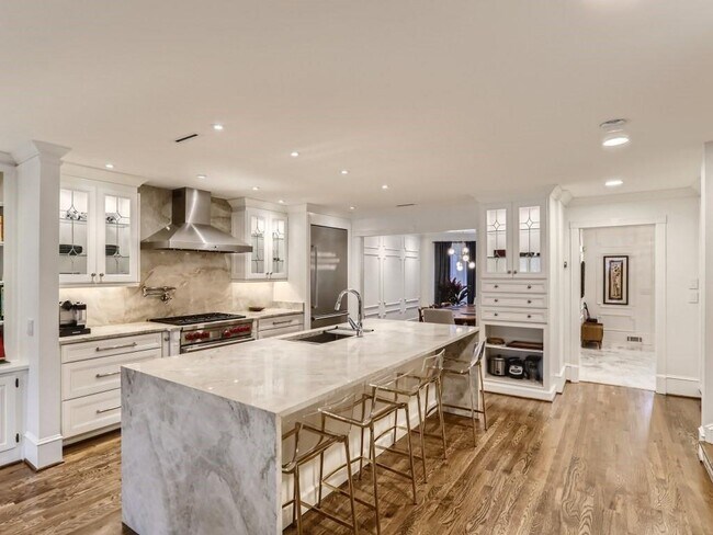 Building Photo - 5379 Trentham Dr
