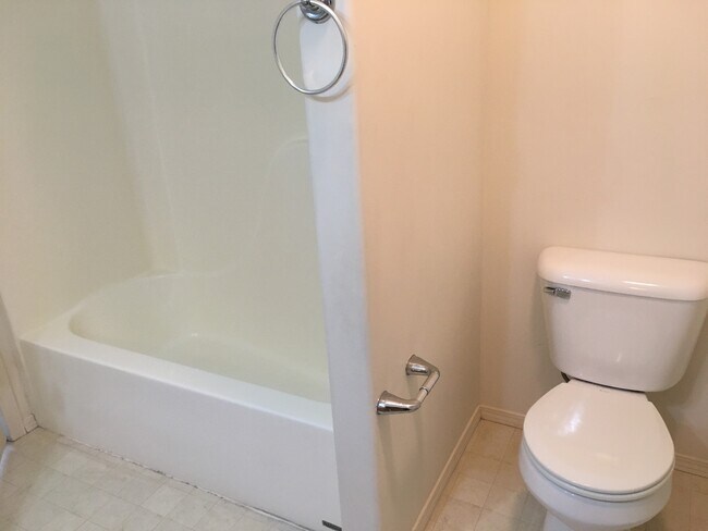 Foto del edificio - Centrally Located 3 Bedroom 2.5 Bathroom Townhome