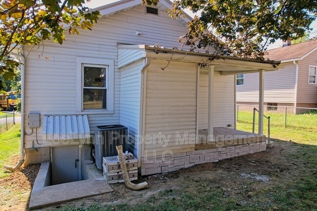 Building Photo - 12605 Valley View Ave