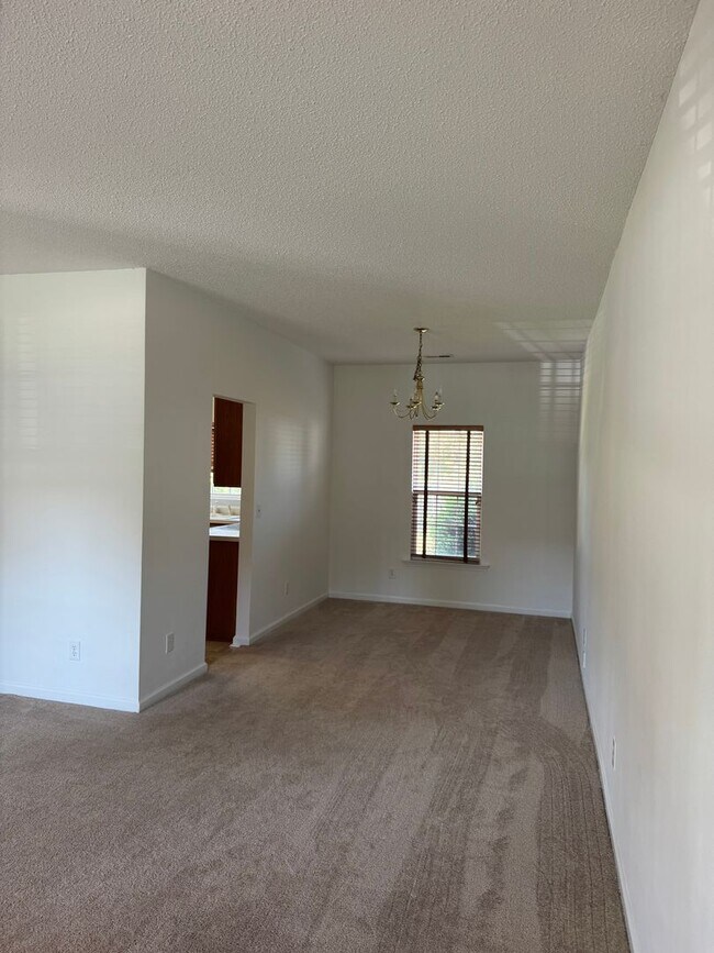 Foto del edificio - 210 N Orchard Farms Ave