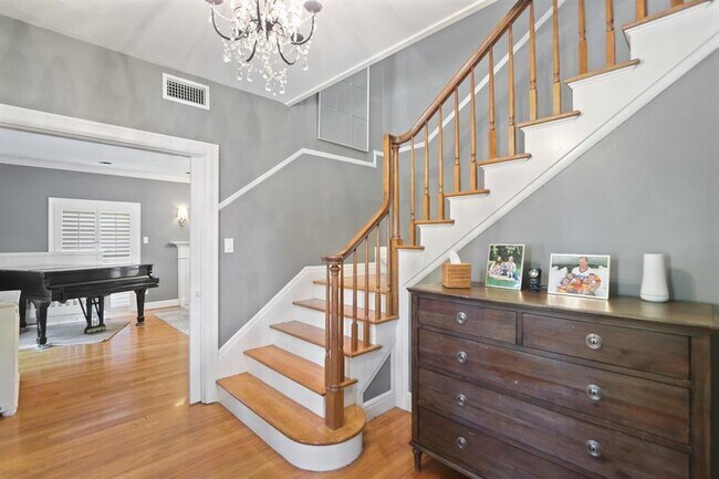 Foto del edificio - 2539 Addison Rd