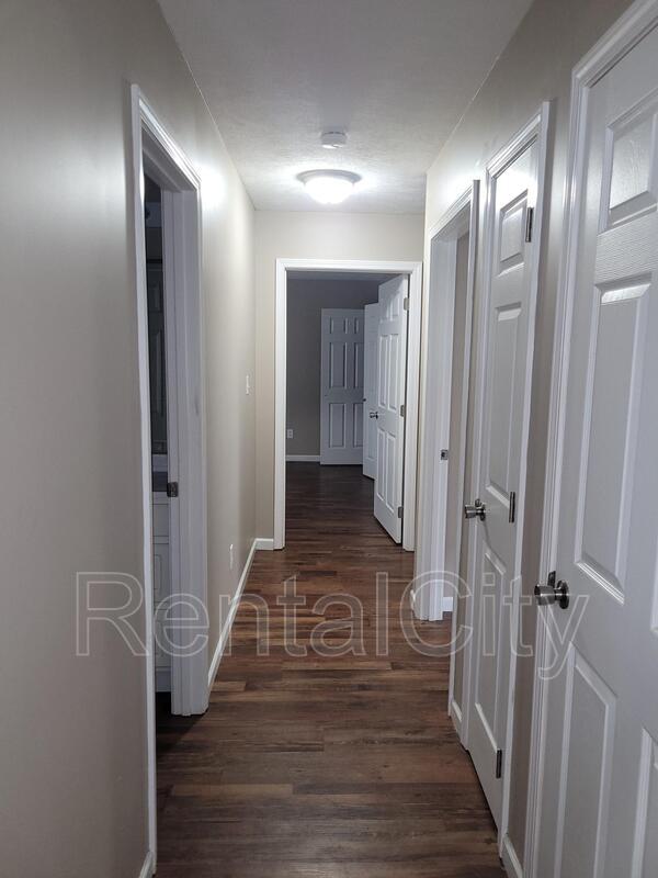 Building Photo - 1304 W Countryman St