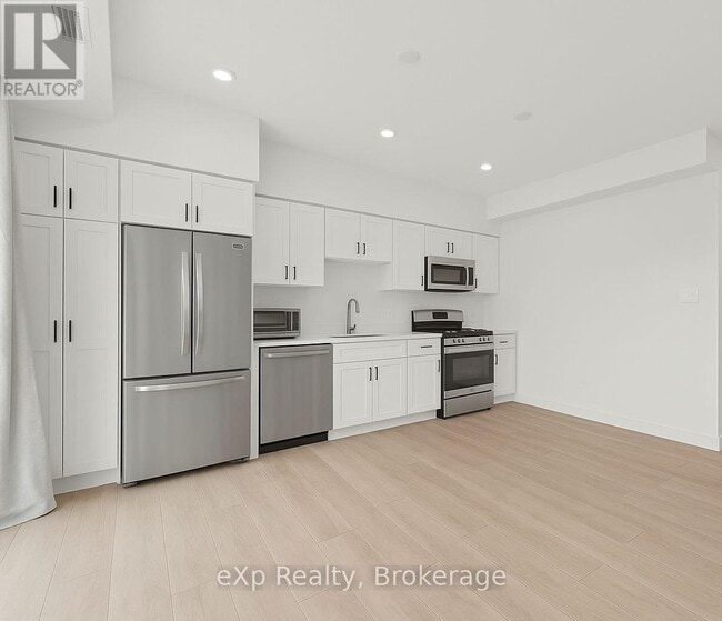 Building Photo - 824 Woolwich St