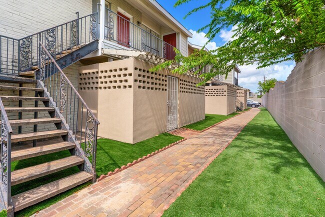 Building Photo - 6700 S Dairy Ashford Rd