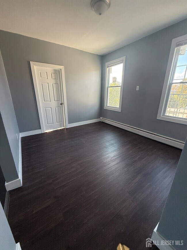 Foto del edificio - 205 Duncan Ave