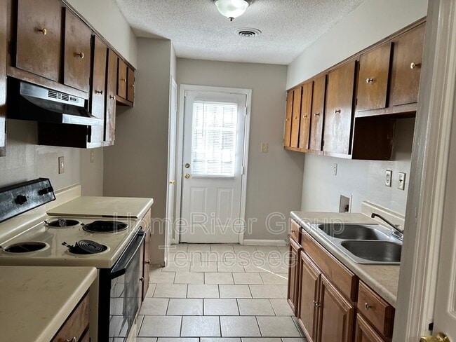 Building Photo - 3395 Barbwood Dr