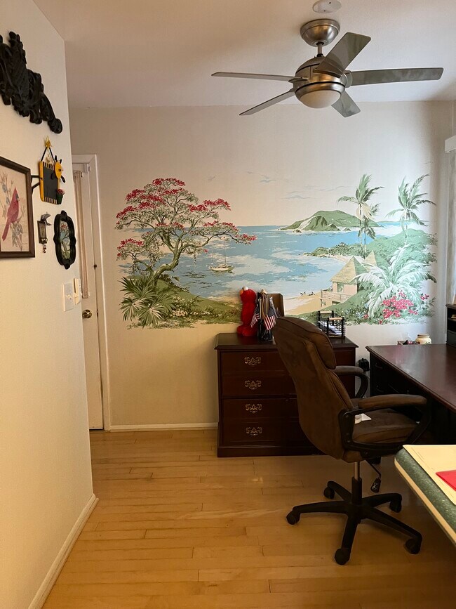 Desk Area - 10229 W Bolivar Dr