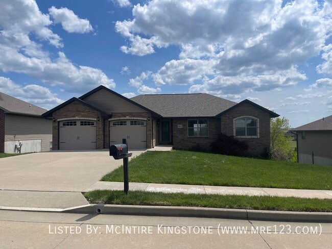 Building Photo - Remodeled 3bd/2ba House, Near Jefferson Ci...