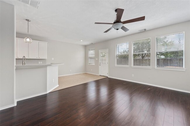 Building Photo - 14425 Rosehedge Ct