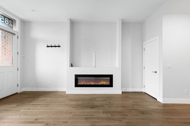 Building Photo - Modern 2BD, 2.5BA Five Points Townhome wit...