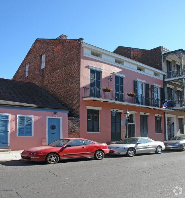 Building Photo - 921 Dumaine St