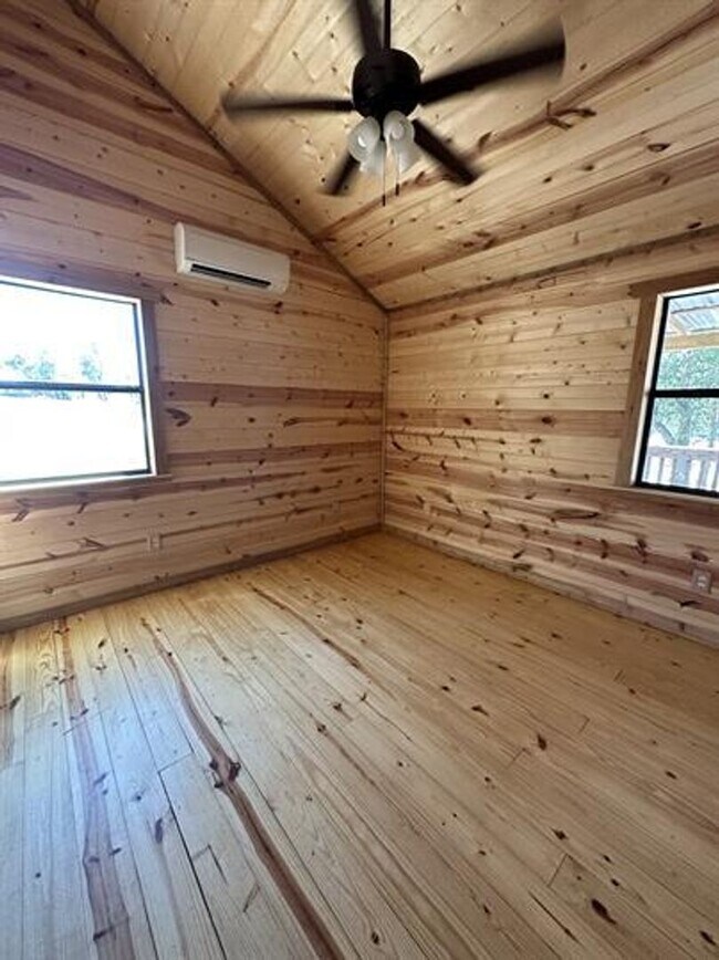 Foto del edificio - 79 Hill Country Cabin Ln