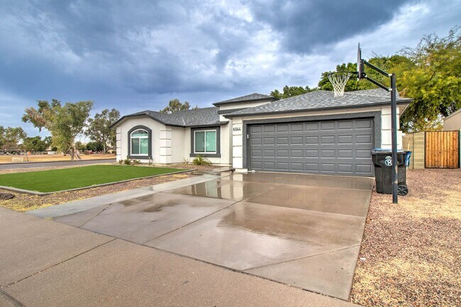 Building Photo - Furnished 3 Bedroom + 2 Bathroom + 2 Car G...