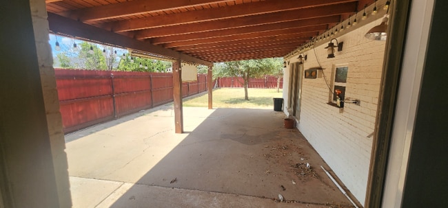 Building Photo - 814 Sinclair Ave