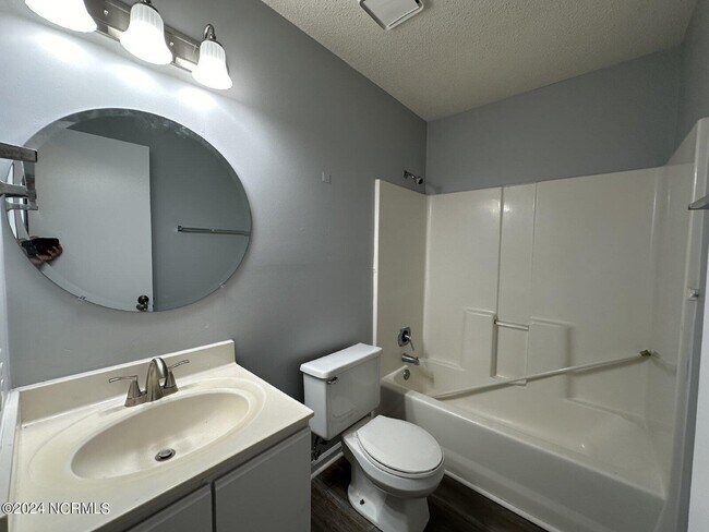 Foto del edificio - 205 Live Oak Ct