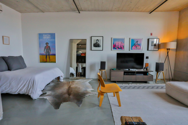 Foto del edificio - 825 E 4th St