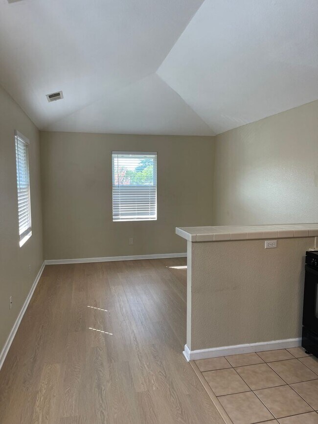 Foto del edificio - $ 250.00 Move in Credit - Adorable 1 bedro...