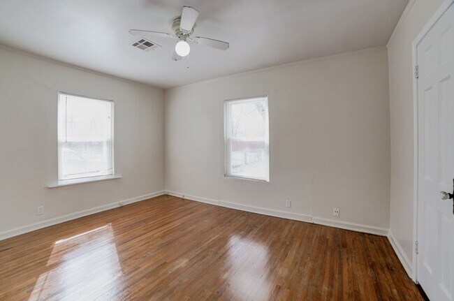 Building Photo - 2Bed 1 Bath Near TU!