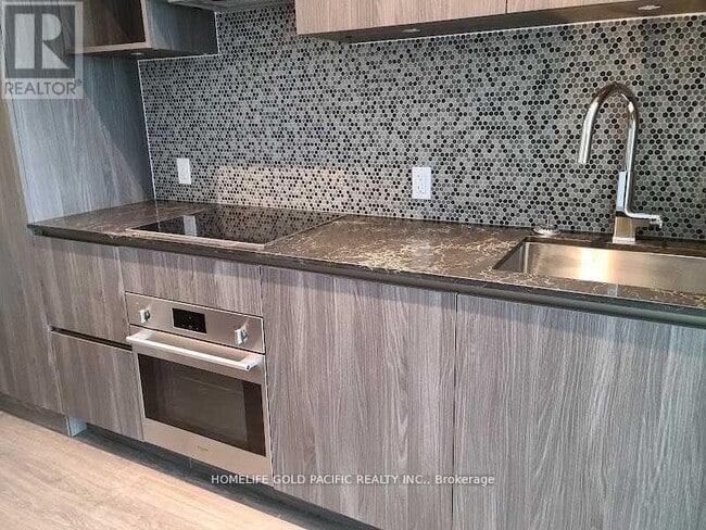 Building Photo - 1 Yorkville Ave