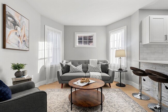 Foto del edificio - 679-683-683 Columbia Rd