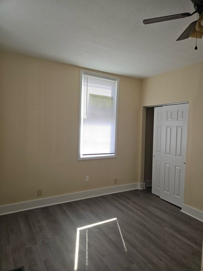 Building Photo - 327 Stanley Ave