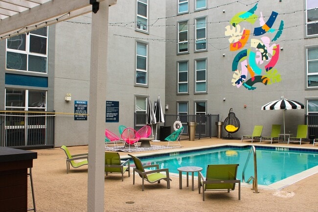 Sparq on Rio Pool - Sparq on Rio