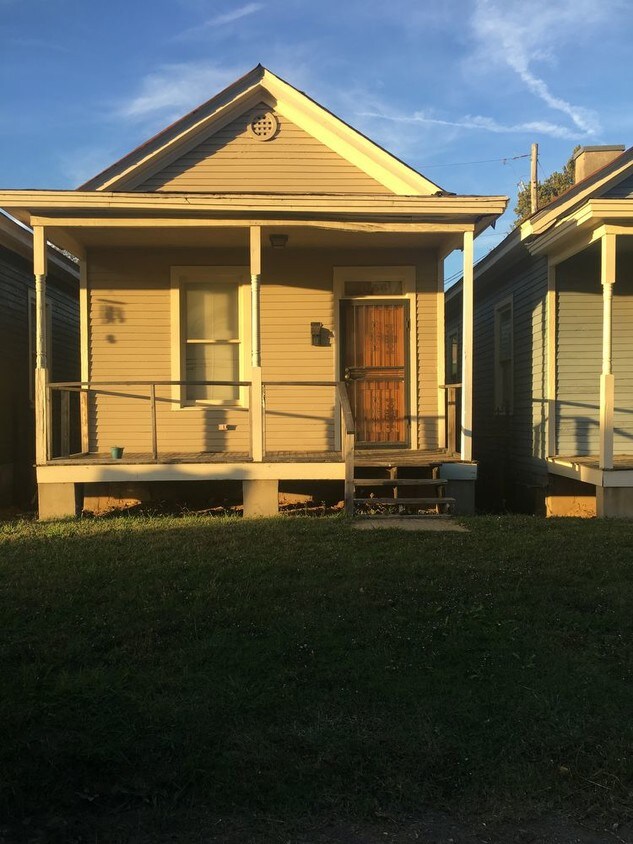 Primary Photo - 1062 Delmar Ave