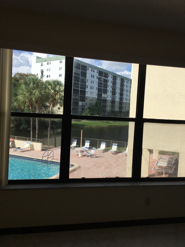 Foto del edificio - 2307 S Cypress Bend Dr