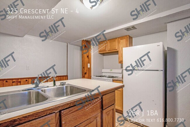 Foto del edificio - 325 Crescent St NE