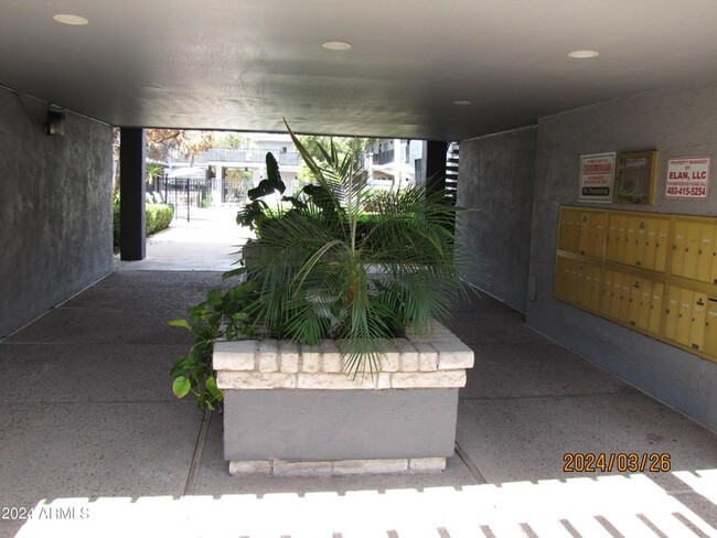 Building Photo - 3230 E Pinchot Avenue Unit 7
