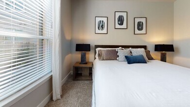 Building Photo - 24002 Colonial Pkwy