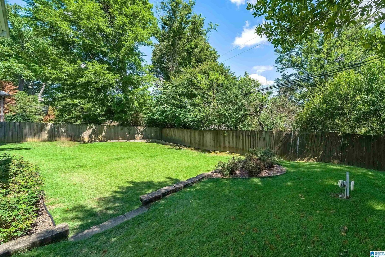 Building Photo - 2005 Chestnut Rd