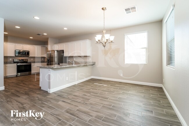 Building Photo - 251 N Sunrise