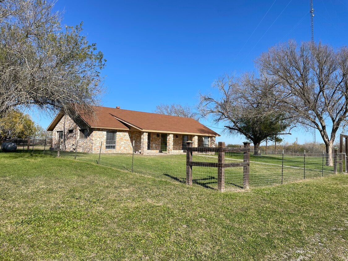 10570 San Marcos Hwy, Lockhart, TX 78644 House Rental in Lockhart, TX