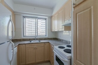Building Photo - 3555 Chem. de la Côte-des-Neiges